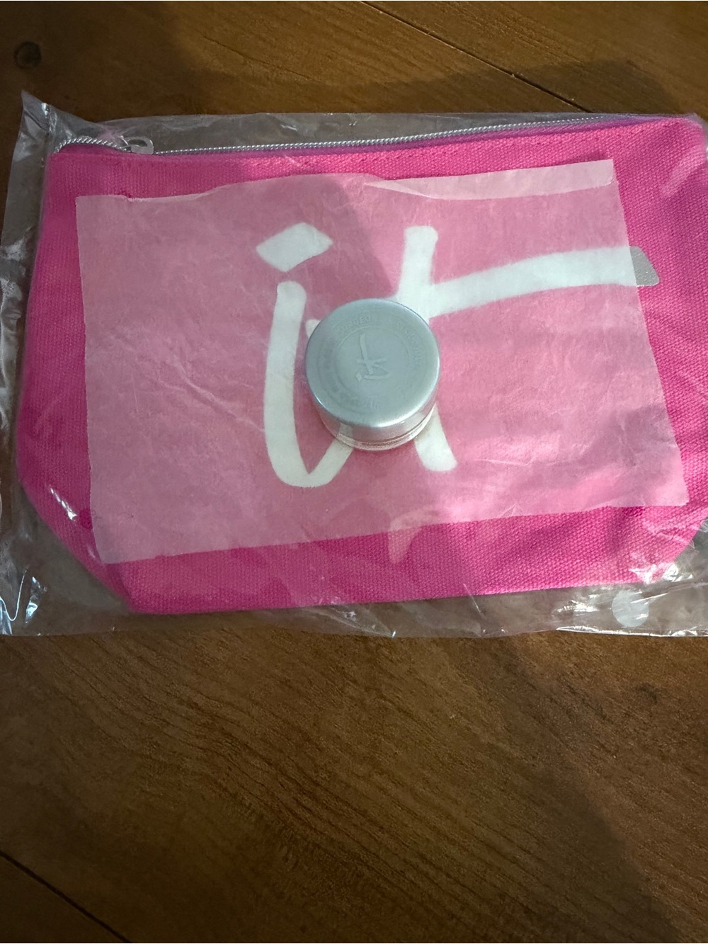 IT Cosmetics Hot Pink Cosmetic Pouch and Confidence In an Eye Cream Bundle! NEW! - Picture 4 of 6